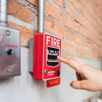 Quelles sont les exigences en matière de sécurité incendie pour une charpente ?